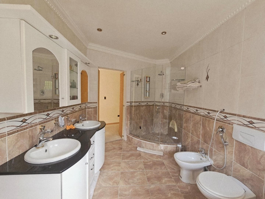 4 Bedroom Property for Sale in Ladybrand Free State